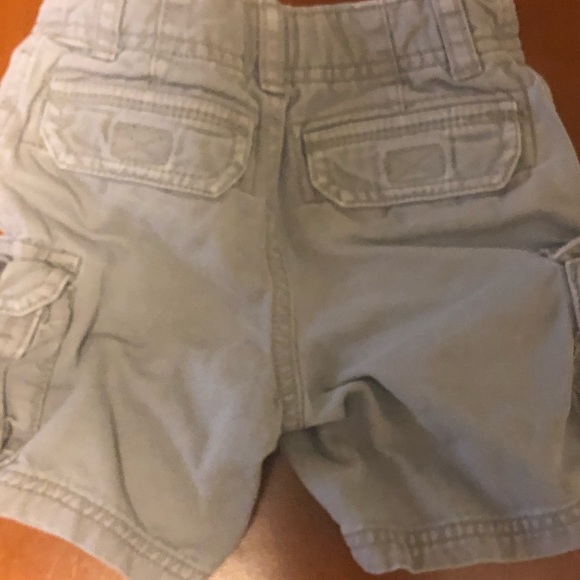 Two pairs of Baby gap 12-18 mo shorts - Picture 4 of 5